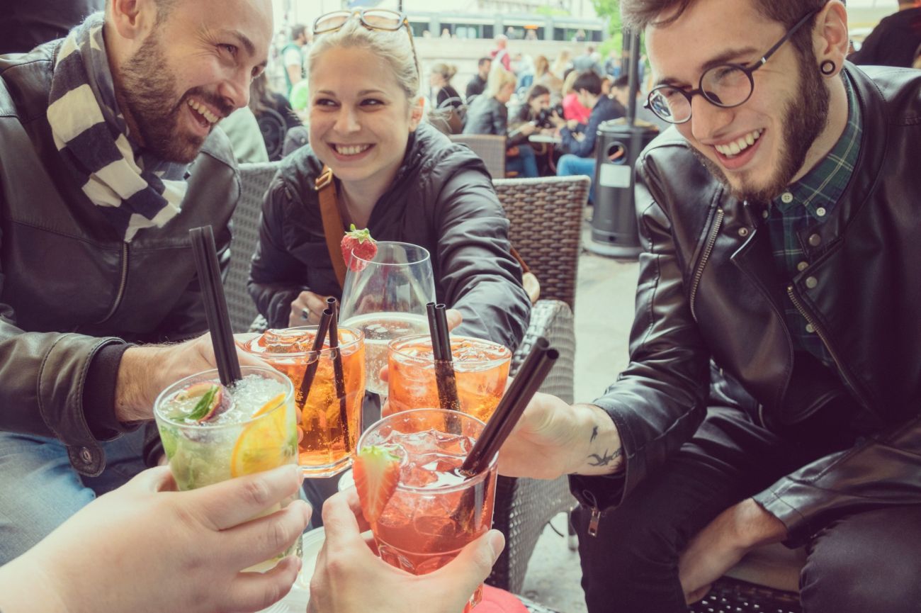 Drinki z grenadiną – dowiedz się, jak je przyrządzić!