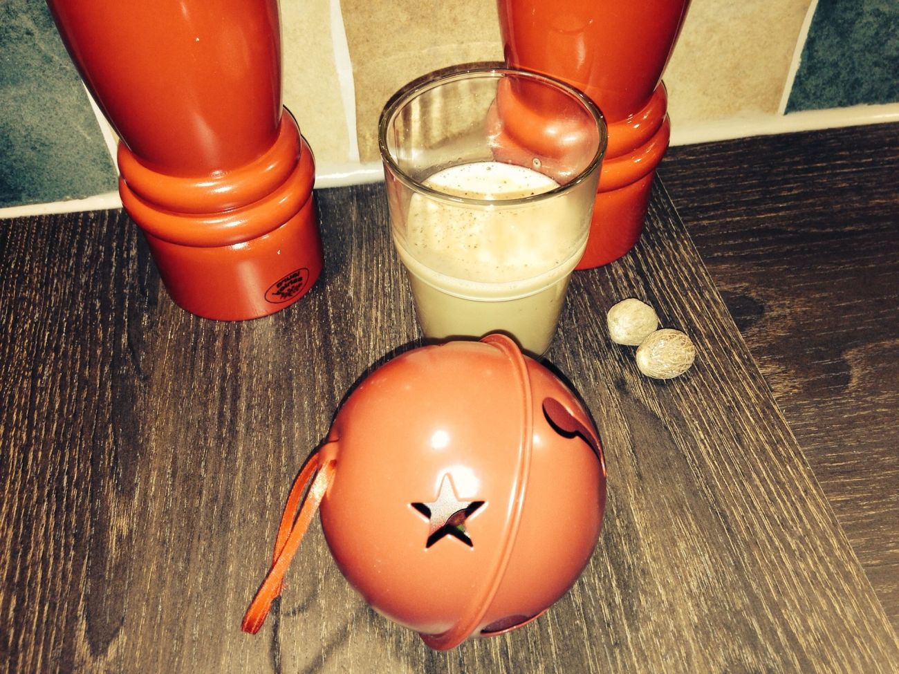 Tradycyjny napój świąteczny — eggnog. Prosty przepis na eggnog na ciepło i zimno