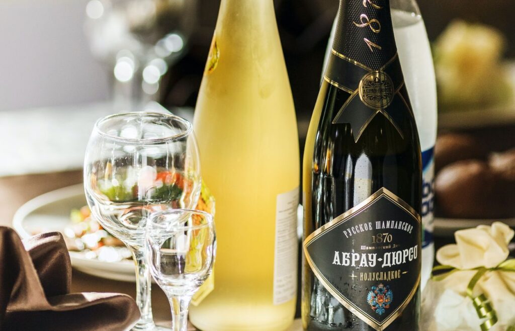ruski szampan-czym się różni wino musujące od szampana?