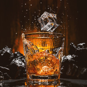 drinki na sylwestra whisky z lodem