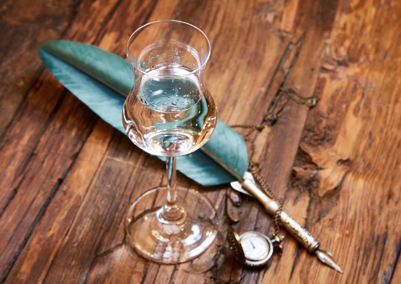 Jak zrobić pyszny domowy bimber z jabłek? Przepis krok po kroku