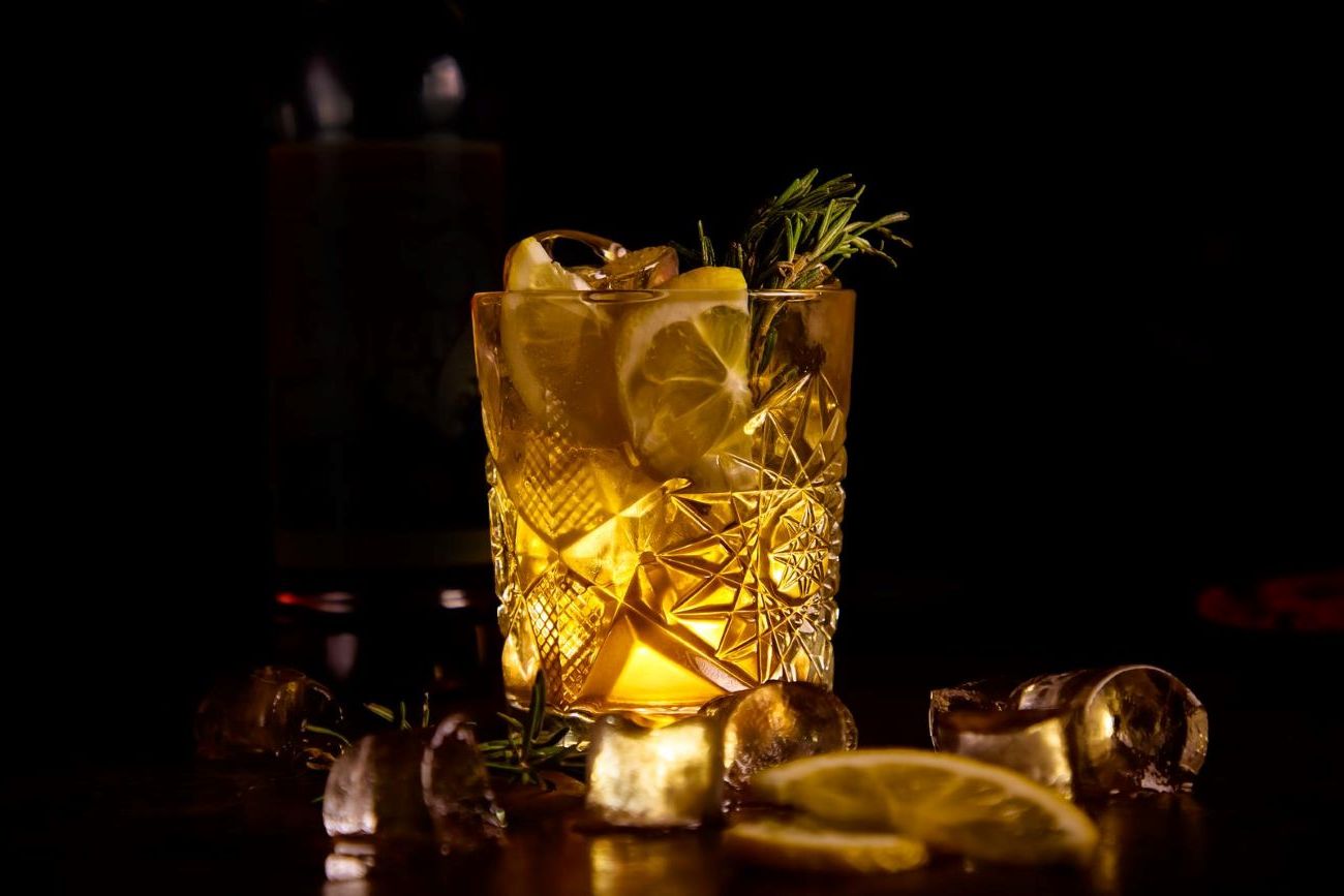 Cytrynówka na bimbrze — jak zrobić aromatyczną nalewkę w domu