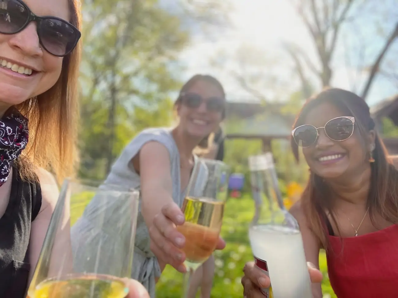 Letni hit: musujące klasyki w nowej odsłonie – 3 najlepsze przepisy z bąbelkami gaszące pragnienie